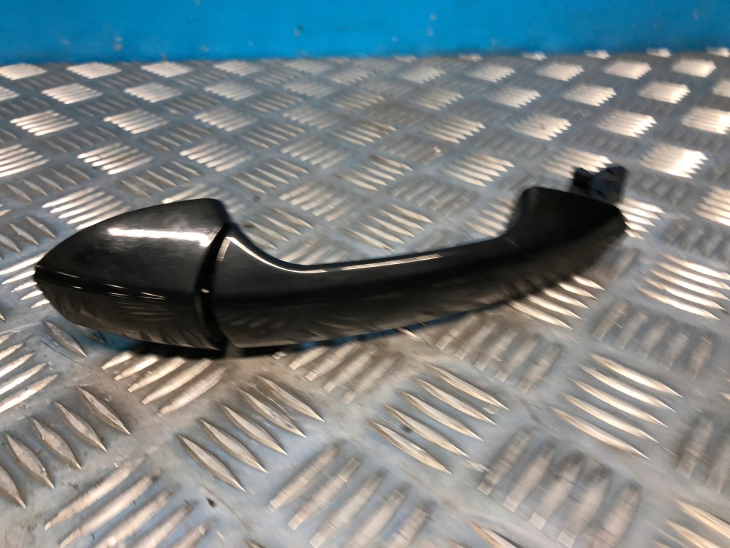 фото №1, Mercedes w176 a250 ручка правый перед 696