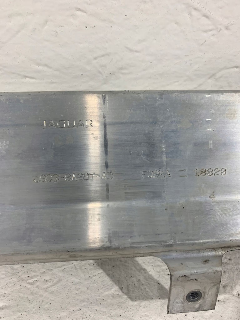 Балка нижняя под радиатор jaguar e-pace x540 17-20 в Украине