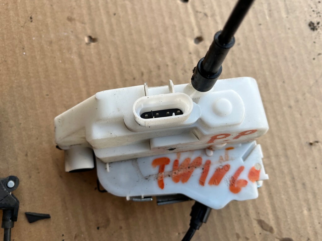 фото №2, Правый передний замок дверь renault twingo ii 4 контакты