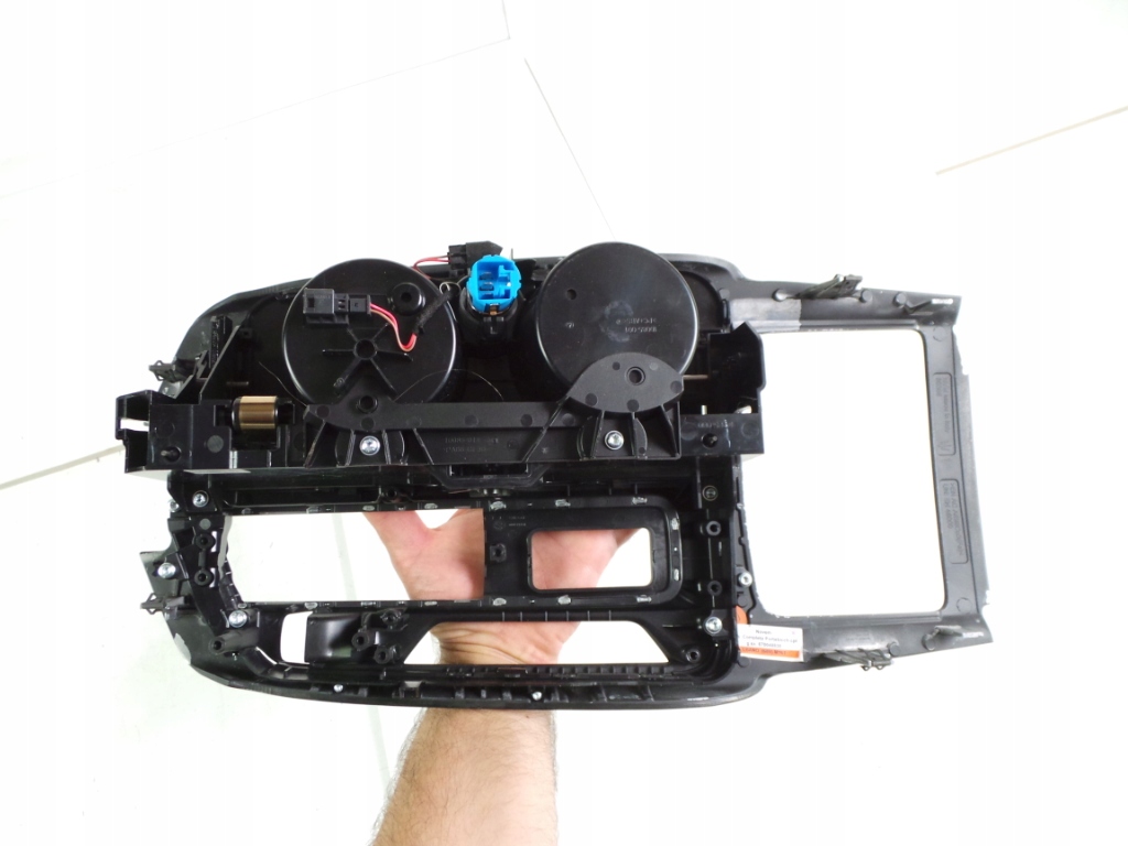 фото №4, Панель консоли туннель передач maserati levante