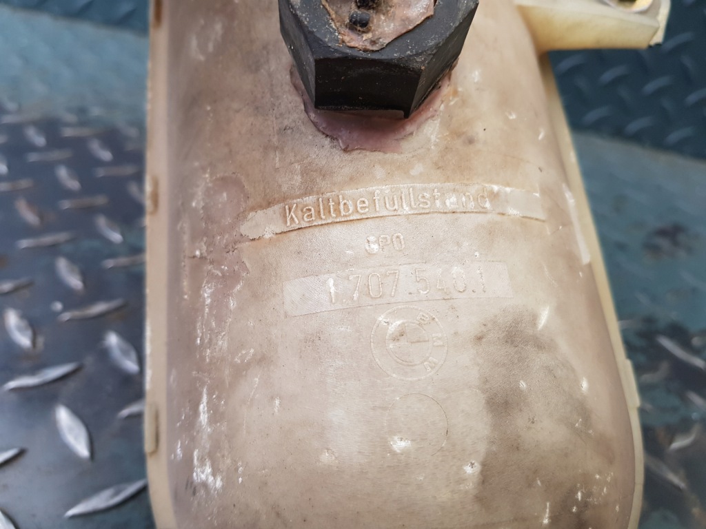 Бачок жидкость охлаждающей воды 1 707 540 bmw e30 320i 325i m20 узкая с Разборки