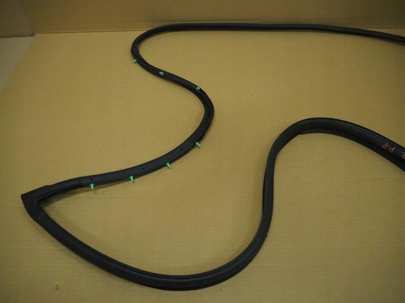 фото №2, Прокладка дверь правых передних toyota c-hr