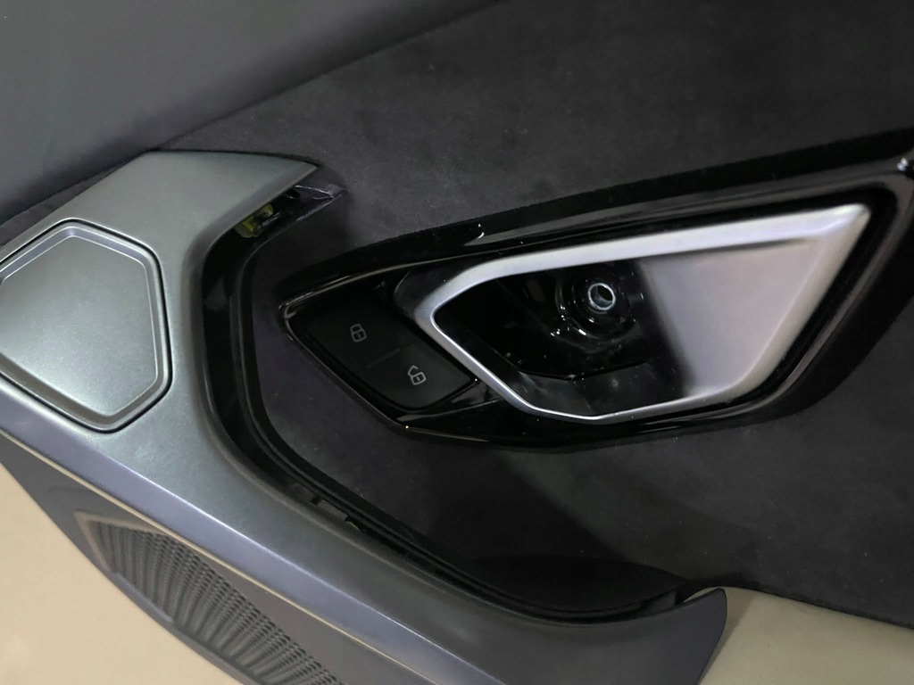 фото №2, Lamborghini huracan lp610 обшивка двері оббивка r