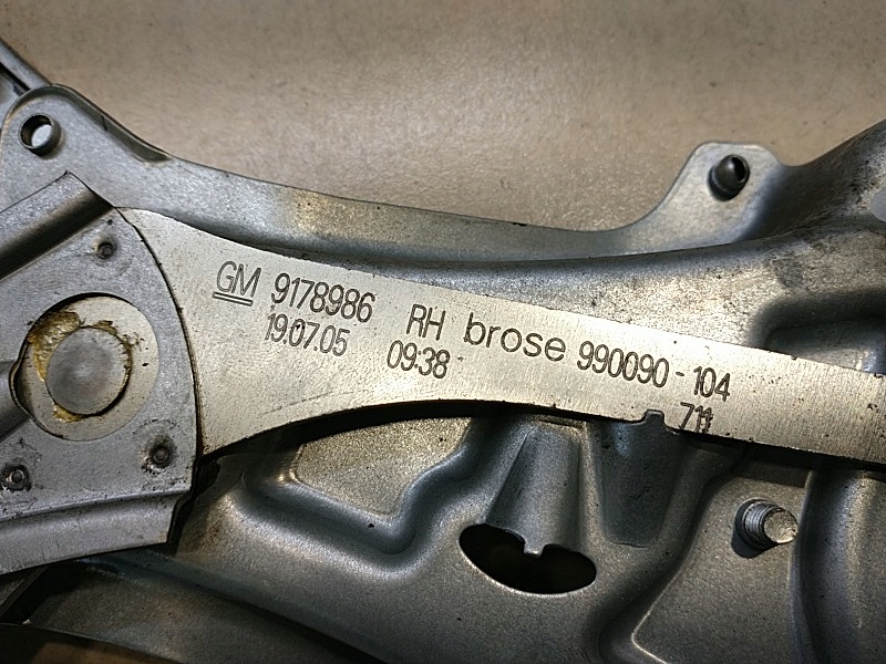 фото №6, Підйомник скло напрямна правий перед signum