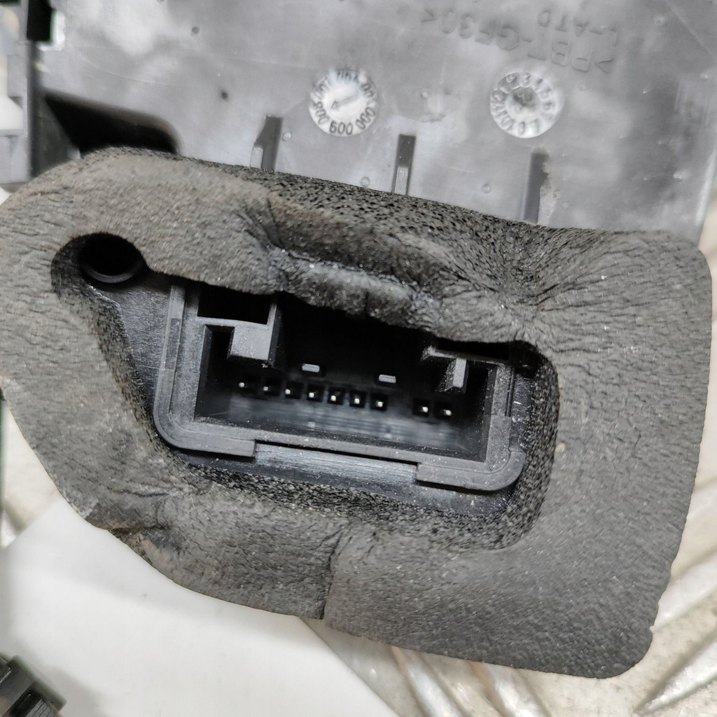 фото №9, Audi e-tron 2023 перед сторона левая вкладка do замка дверь