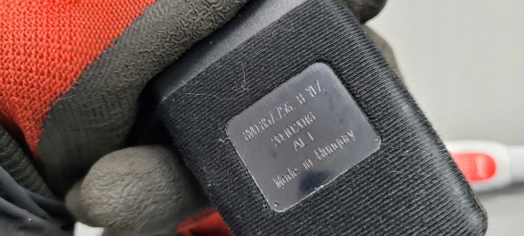 Купить A3 8v рестайлинг  клипса поперечина пряжка правая правый  перед седан 8v0857756b