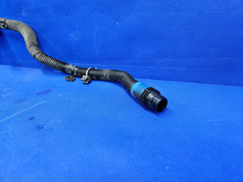 Tesla model y 3 рестайлінг  шланг патрубок радіатора трубка води 1504721-00-b оригінал Недорого