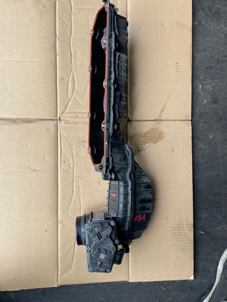 Bmw m5 g30 m8 f90 двигатель s63b44b коллектор впускной  левый 8601613 правый 8601612 с Разборки