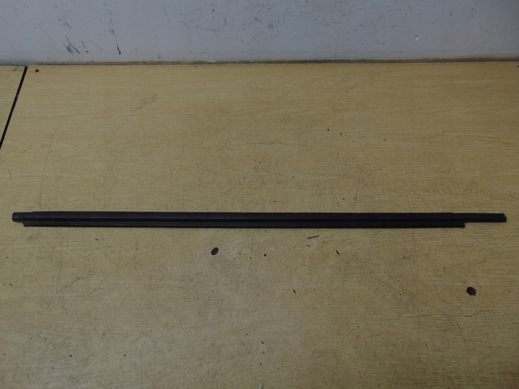 фото №1, Молдинг ущільнювач правий перед toyota prius ii 2002-