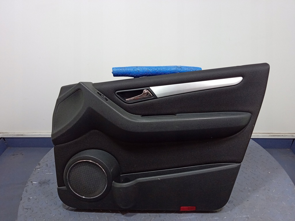 фото №1, Mercedes b w245 обивка дверь перед правая