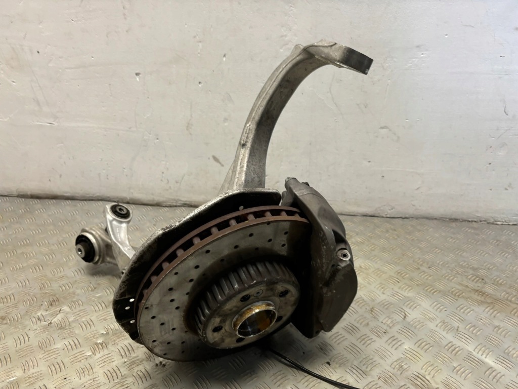 Купити Поворотний кулак ступиця лівий перед mercedes c w205 оригінал