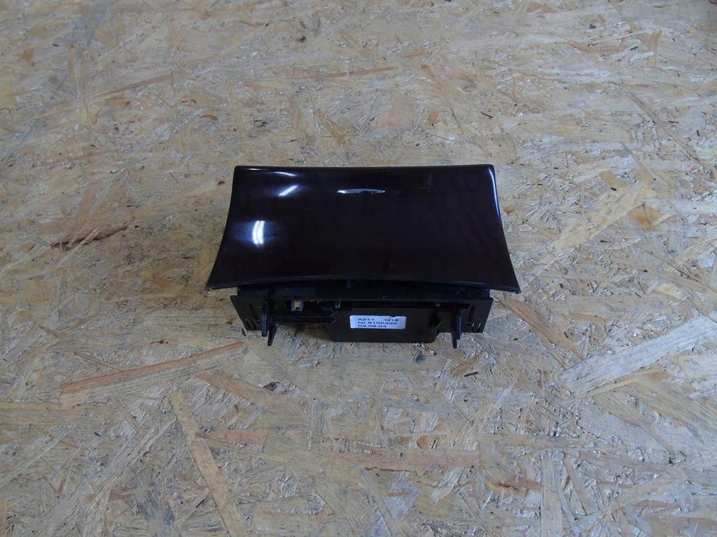 фото №1, Пепельница прикуриватель mb e klasa 211