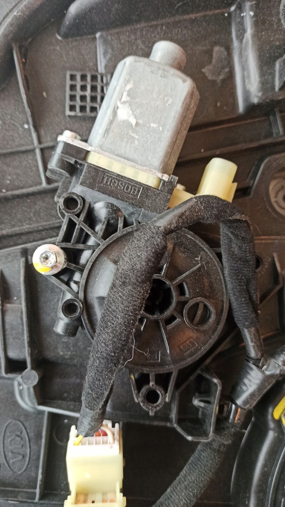 фото №5, Вкладыш замок динамик дверь левый задняя - proceed 2019-