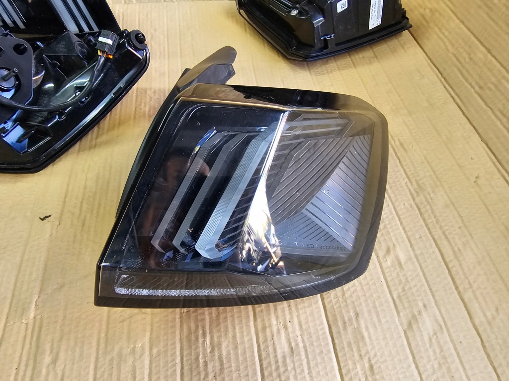 Фара фары задняя комплект peugeot 3008 2 рестайлинг  европа Оригинал