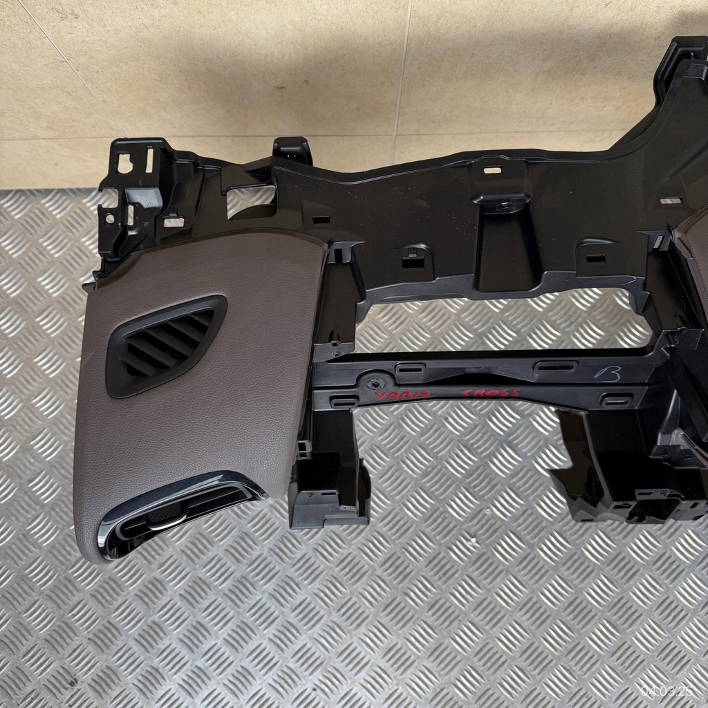 фото №11, Приборная панель комплектная подушка безопасности консоль ремни приборная панель toyota yaris cross 2022 rok