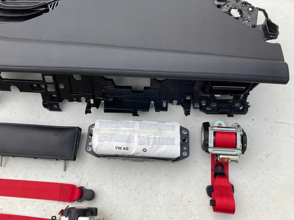 фото №6, Porsche taycan 9j1 приборная панель консоль подушки безопасности ремни