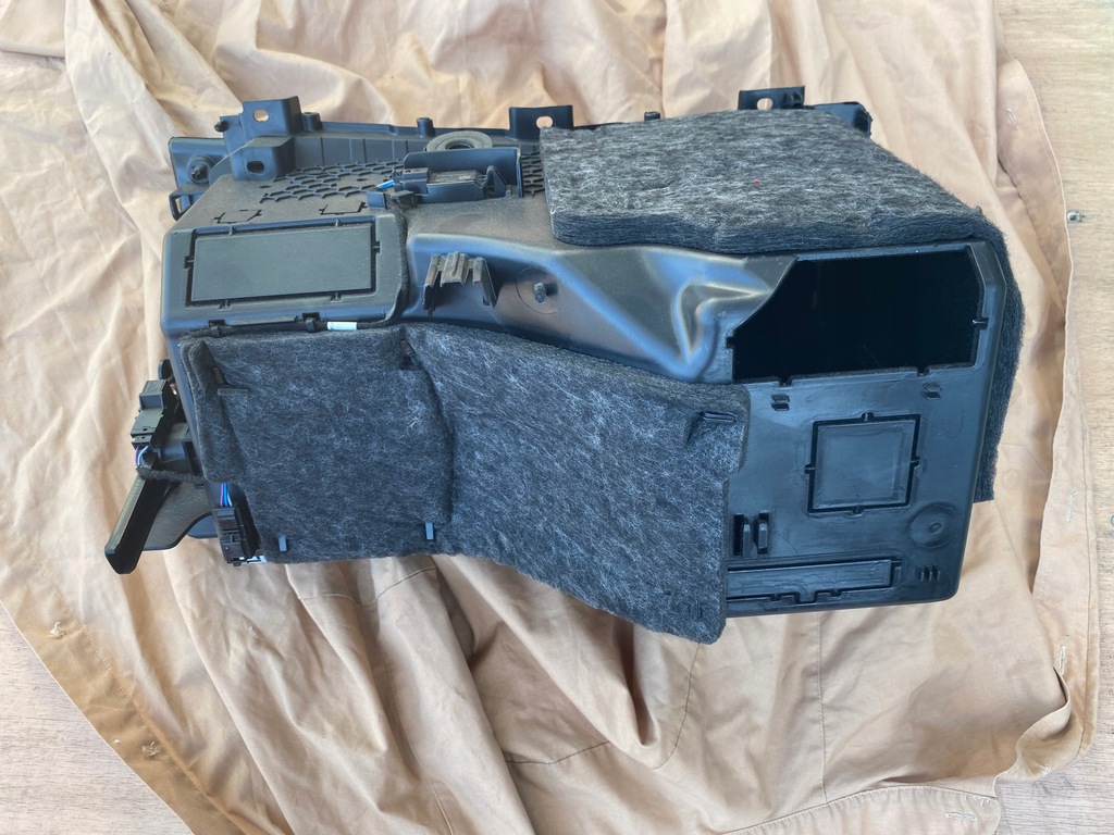 фото №8, Бардачок пассажира кожа mercedes w213 a2136800091