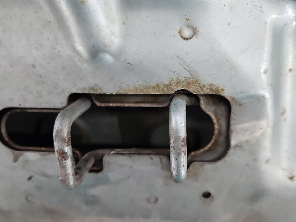 Капот передняя mitsubishi carisma рестайлинг  99-04 серебристый Киев