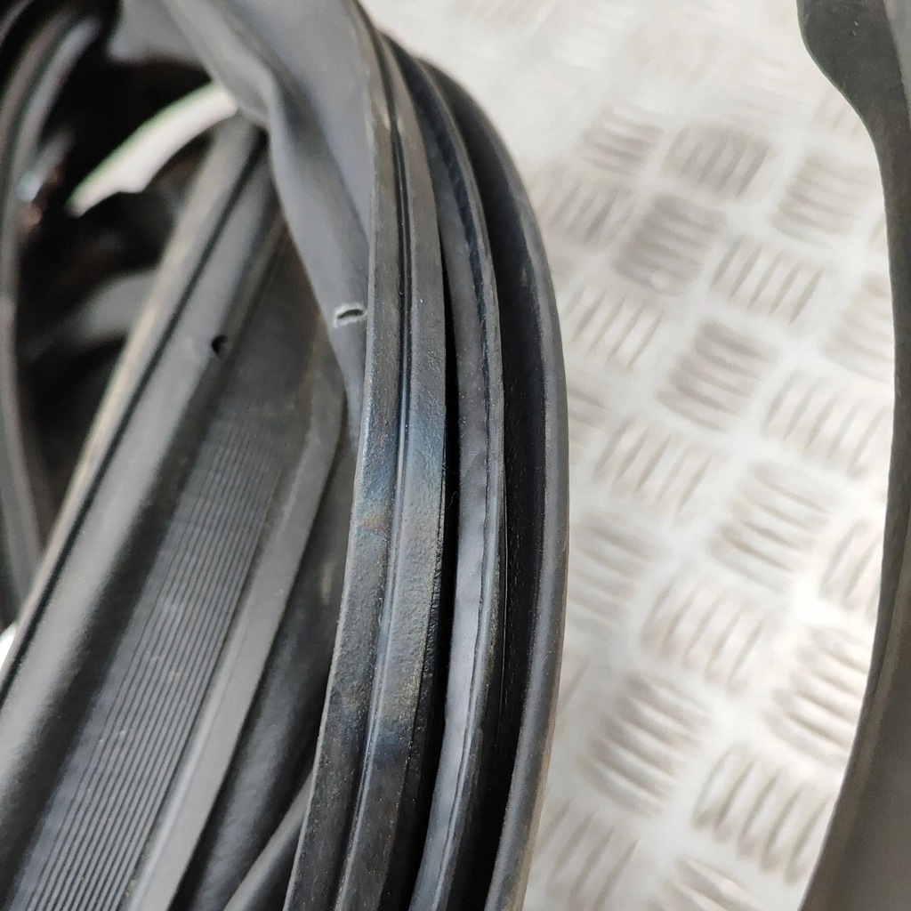 фото №7, Kia ev6 2023 резиновый прокладка багажника заднего / na кузов