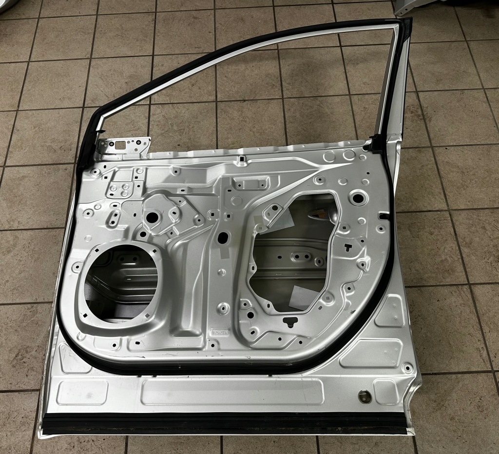 фото №9, Toyota bz4x дверь правое передние перед