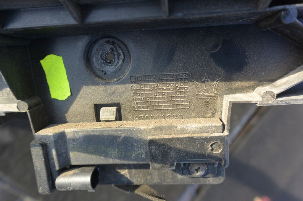 фото №12, Напрямна бампера задня maserati quattroporte vi комплект лівий правий середній