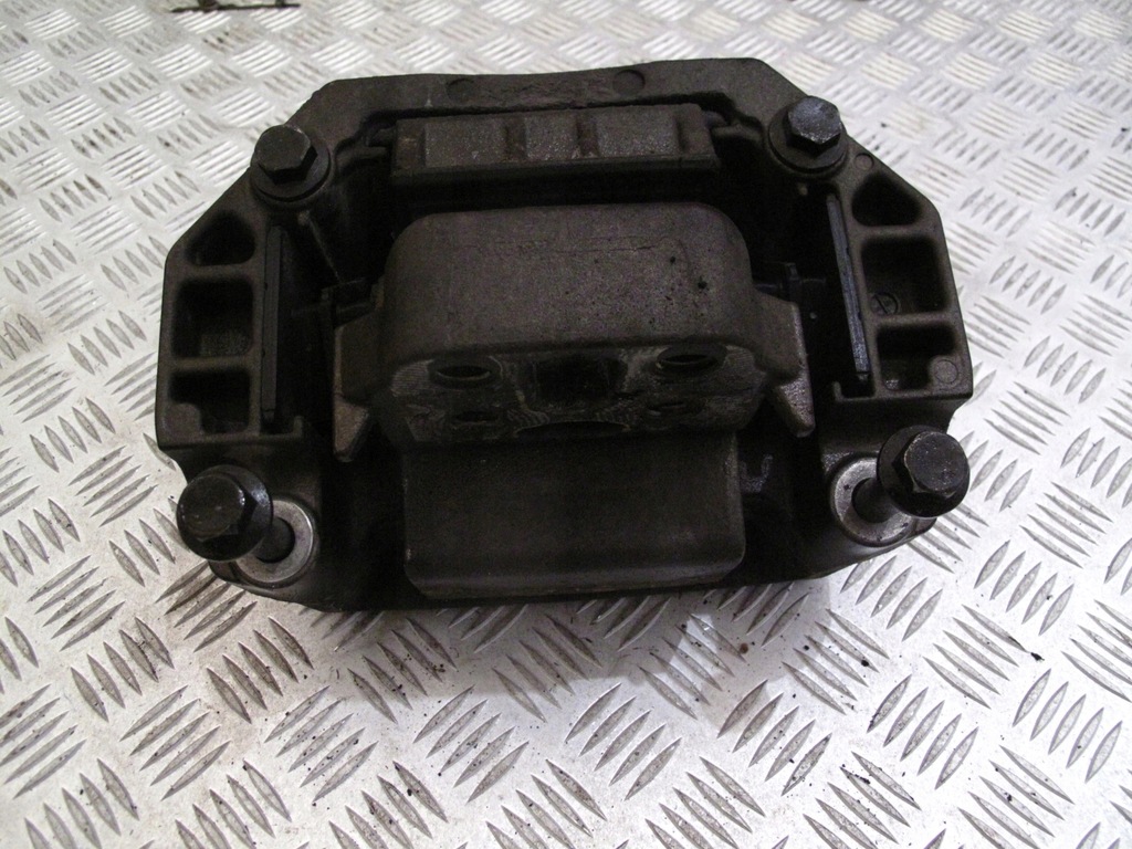 фото №1, Подушка кронштейн коробки передач scania r