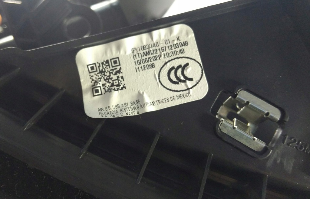 фото №6, Tesla model 3 полка бардачок пассажира 2019+