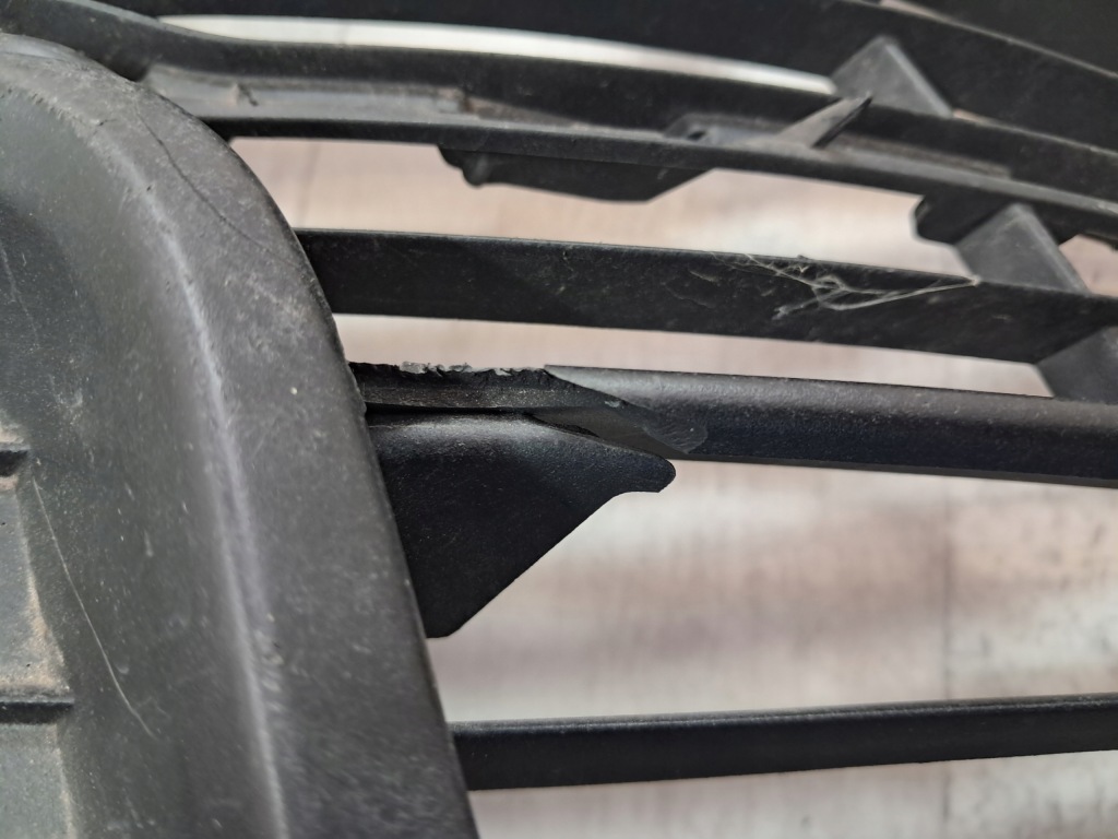 Peugeot 308 t9 рестайлинг  решётка бампера правый перед aa38248281 Недорого