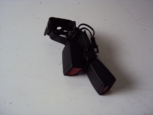 фото №1, Замки ременів задня audi a1 ii 82a 19-