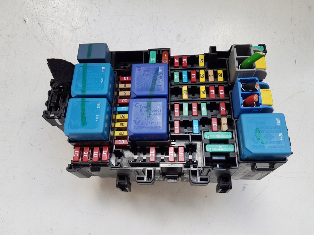 фото №11, Juke ii f16 2021 1.0 корпус коробка предохранителей 243805499r
