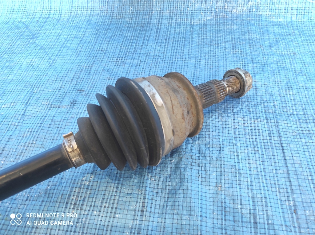 Приводной вал правая opel insignia рестайлинг  2.0 cdti 170km Оригинал