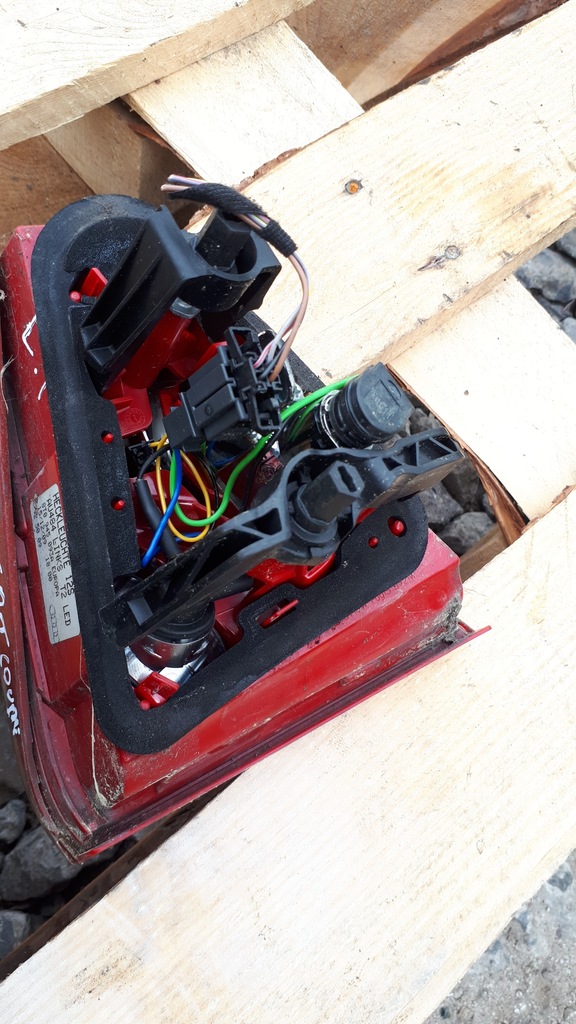 фото №13, A5 8t лампа led ліва задня w кришка 8t0945093a