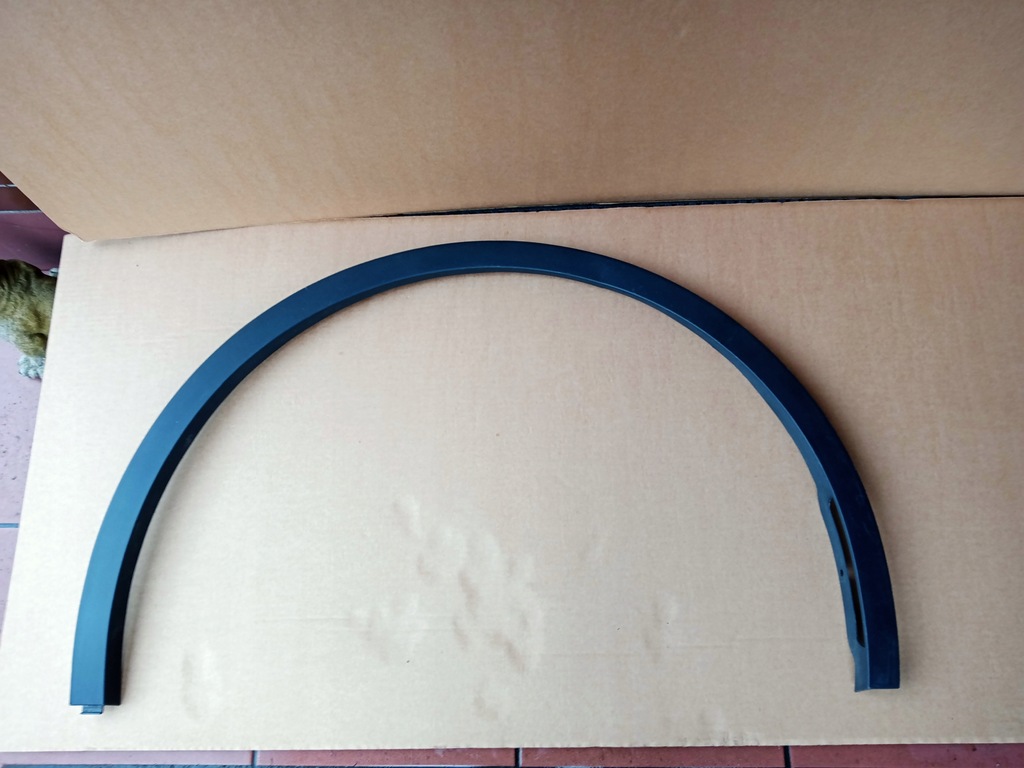 фото №1, Tesla y правая молдинг крыла перед