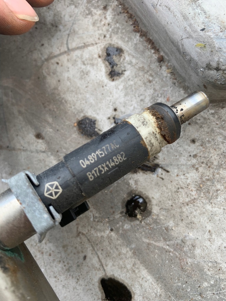 фото №5, Молдинг впрыскная форсунки dodge journey 2.4b