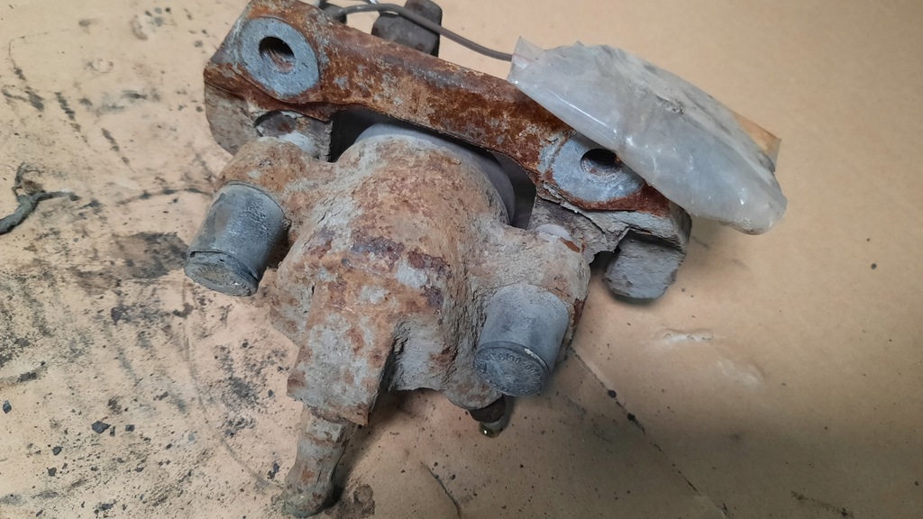 фото №4, Супорт гальмівний лівий задня volvo s60 02r