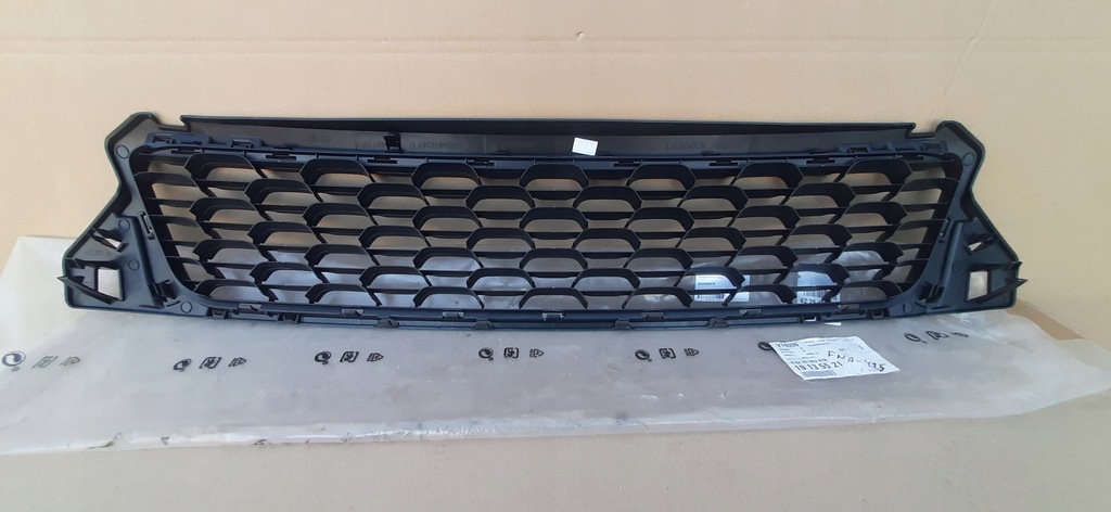 фото №8, Решітка середня бампера dacia duster i lift nowa!