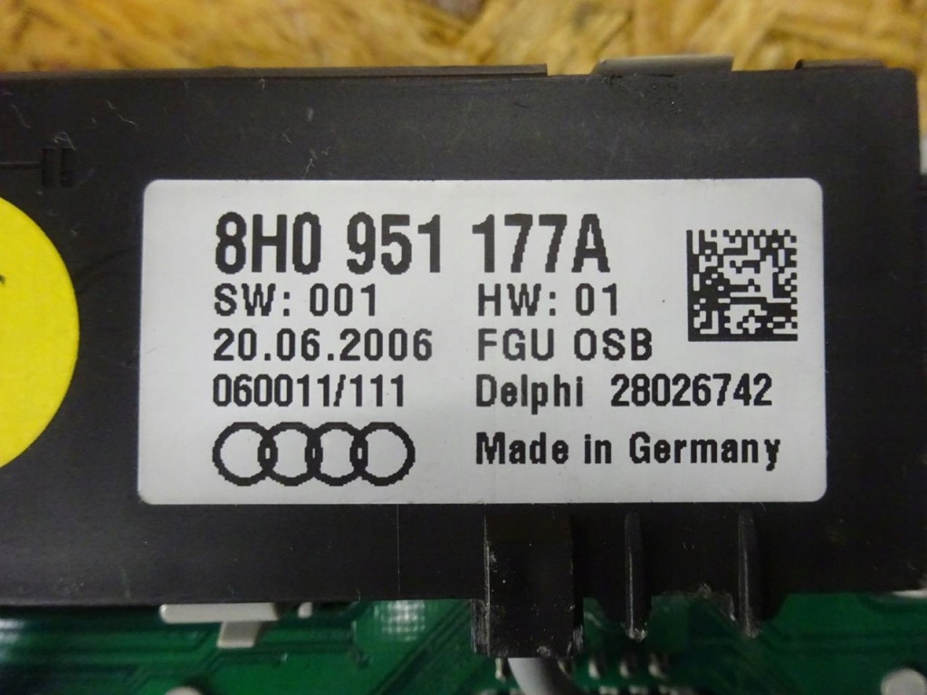 фото №12, Audi a4 b7 cabrio лампа стельовий czarna 8j0947111b 8h0951177a