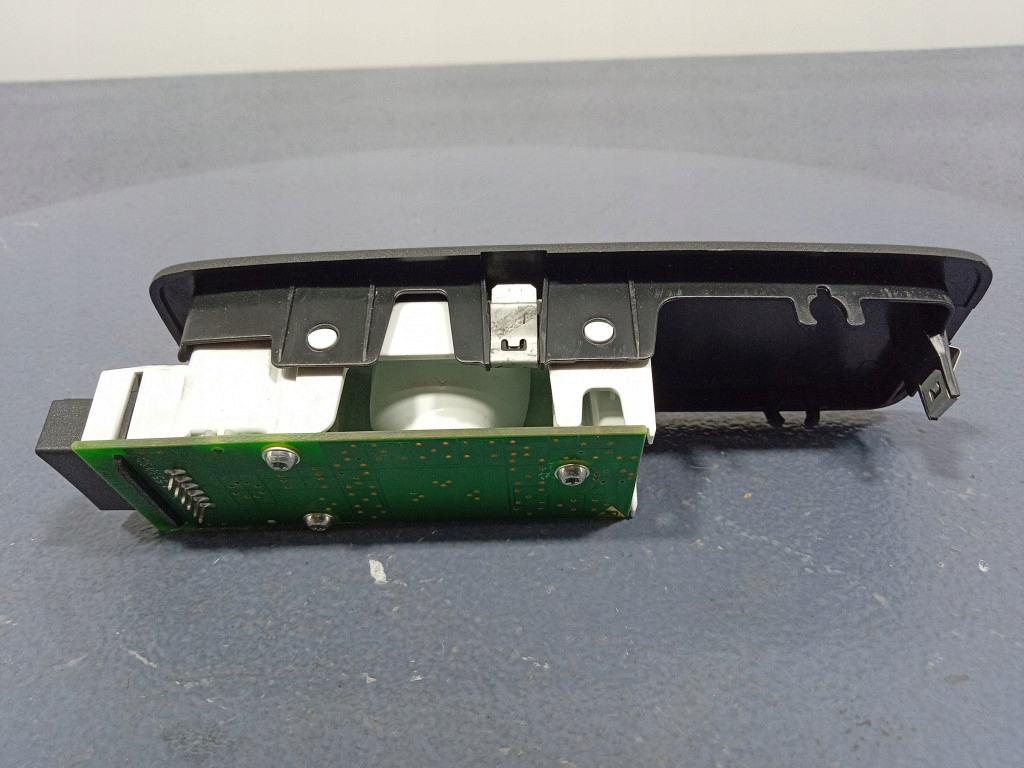 фото №6, Vw touareg ii 7p лампа потолочный задняя правая czarna 7p6947292t