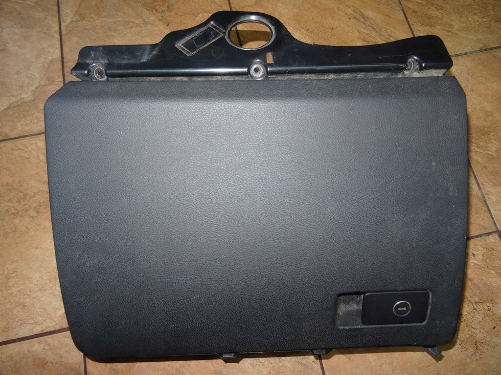 фото №1, Passat b6 бардачок пасажира чейнджер