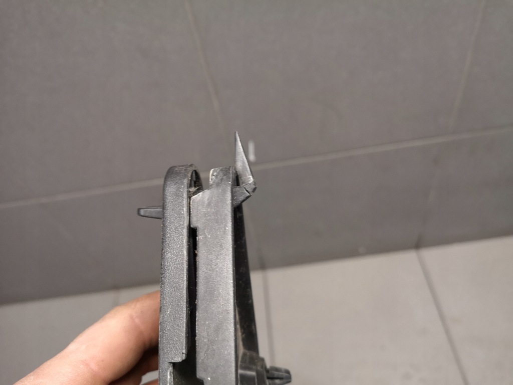 фото №4, Кронштейн кронштейн трикутник audi a4 b6 8e5860285a