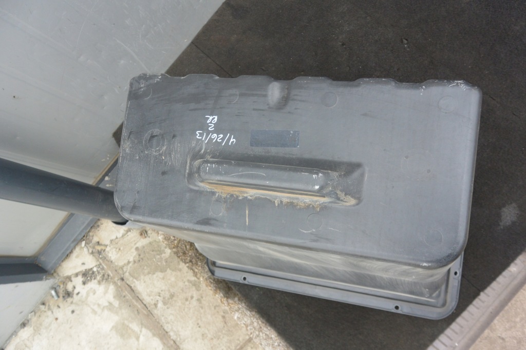 Піддон бардачок контейнер tesla model s Ціна