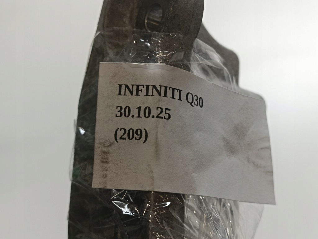 Кронштейн кронштейн кронштейн egr infiniti q30 qx30 mercedes w117 w246 w176 w156 2.2 Зі Шроту