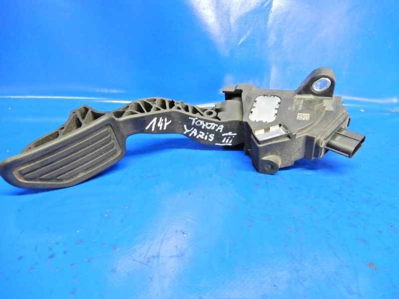 фото №1, Педаль газа toyota yaris iii 1.5 vvti