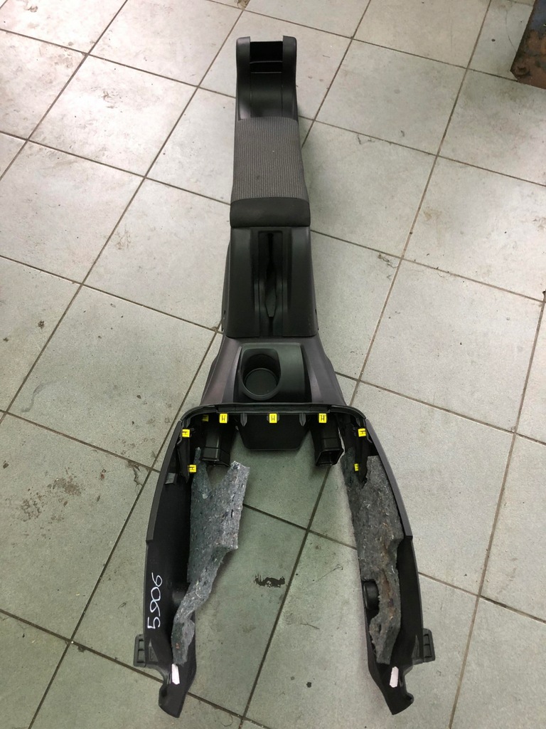 фото №1, Citroen c4 cactus 14- подлокотник туннель средний