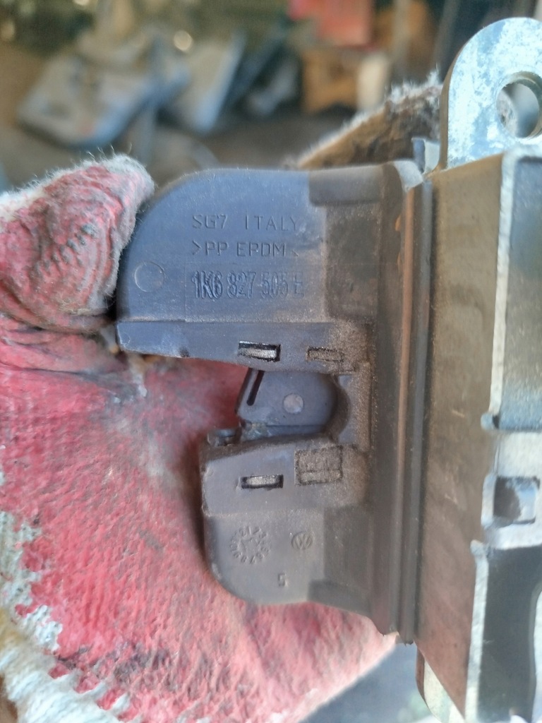 фото №5, Замок крышки багажника vw passat b6 kombi 1k6827505e