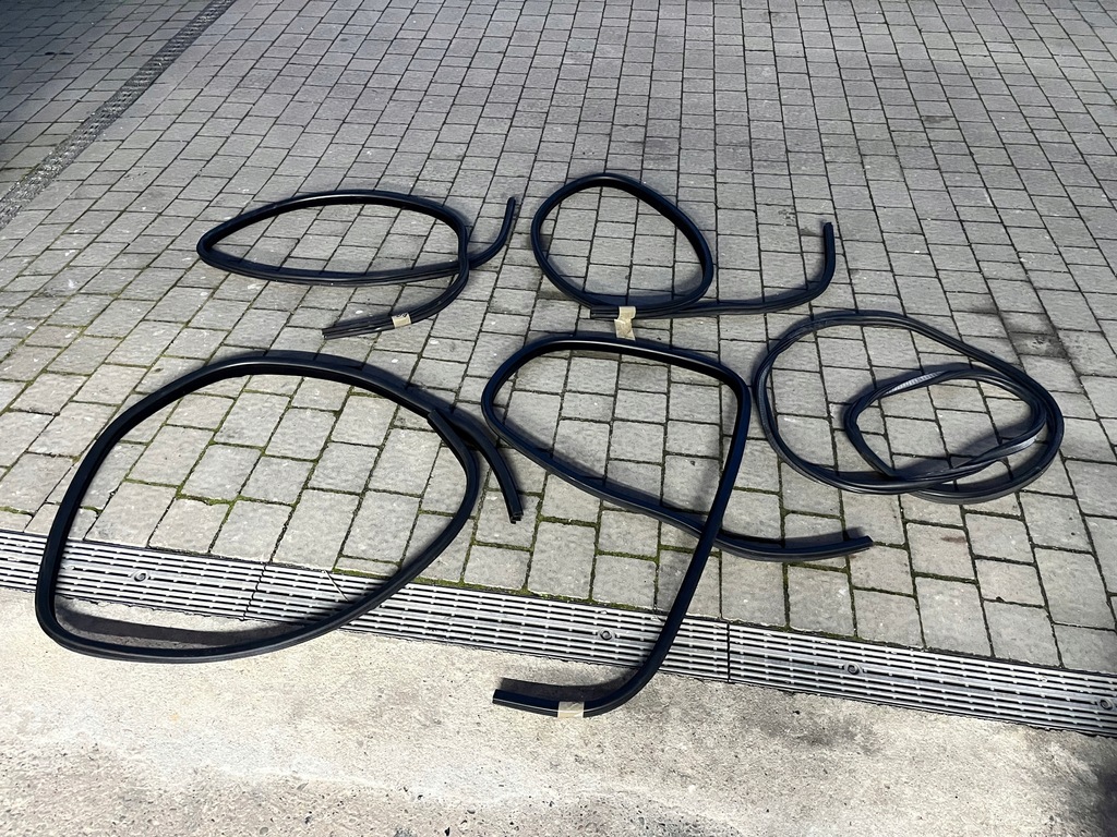 фото №1, Прокладка крышки багажника land rover range rover velar l560 j8a243712ac