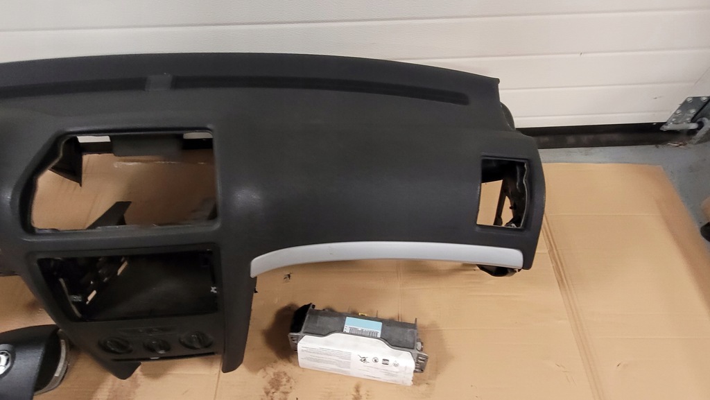 фото №6, Консоль панель приладів панель приладів +2x подушка skoda octavia ii europa оригінал демонтаж