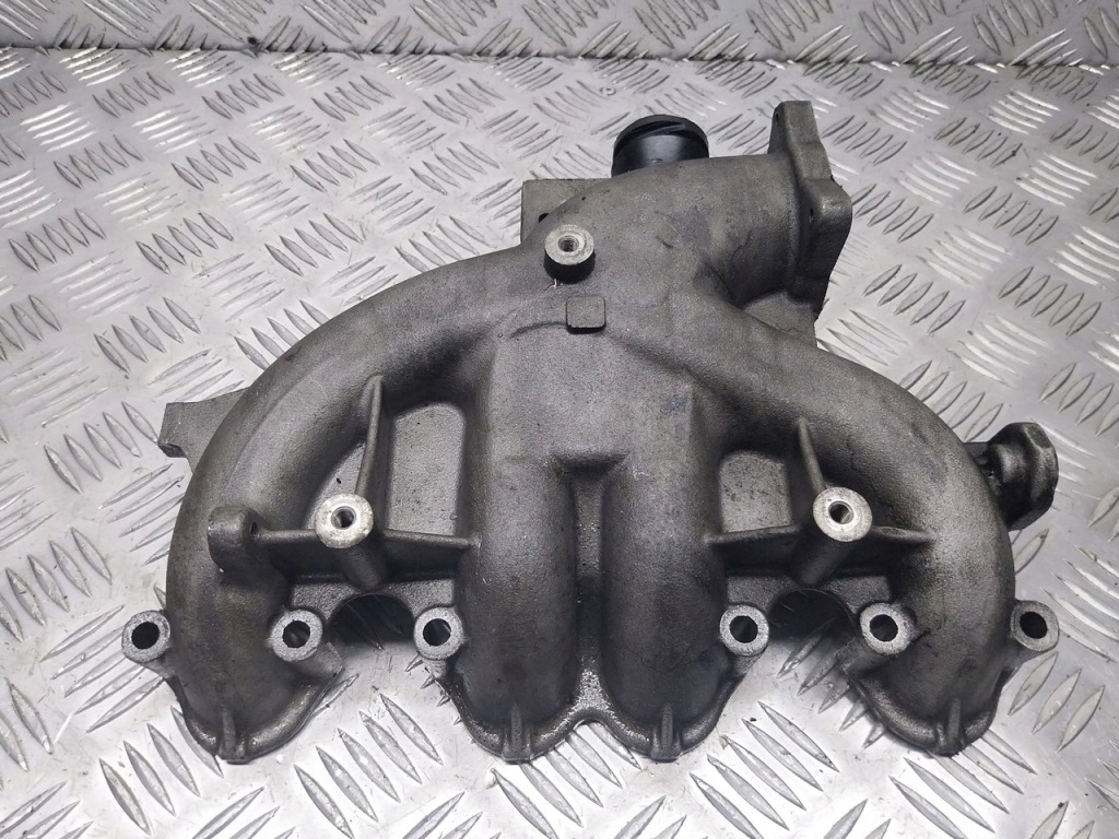 Купить Коллектор впускной  vw golf v plus 1.9 tdi 03g129713