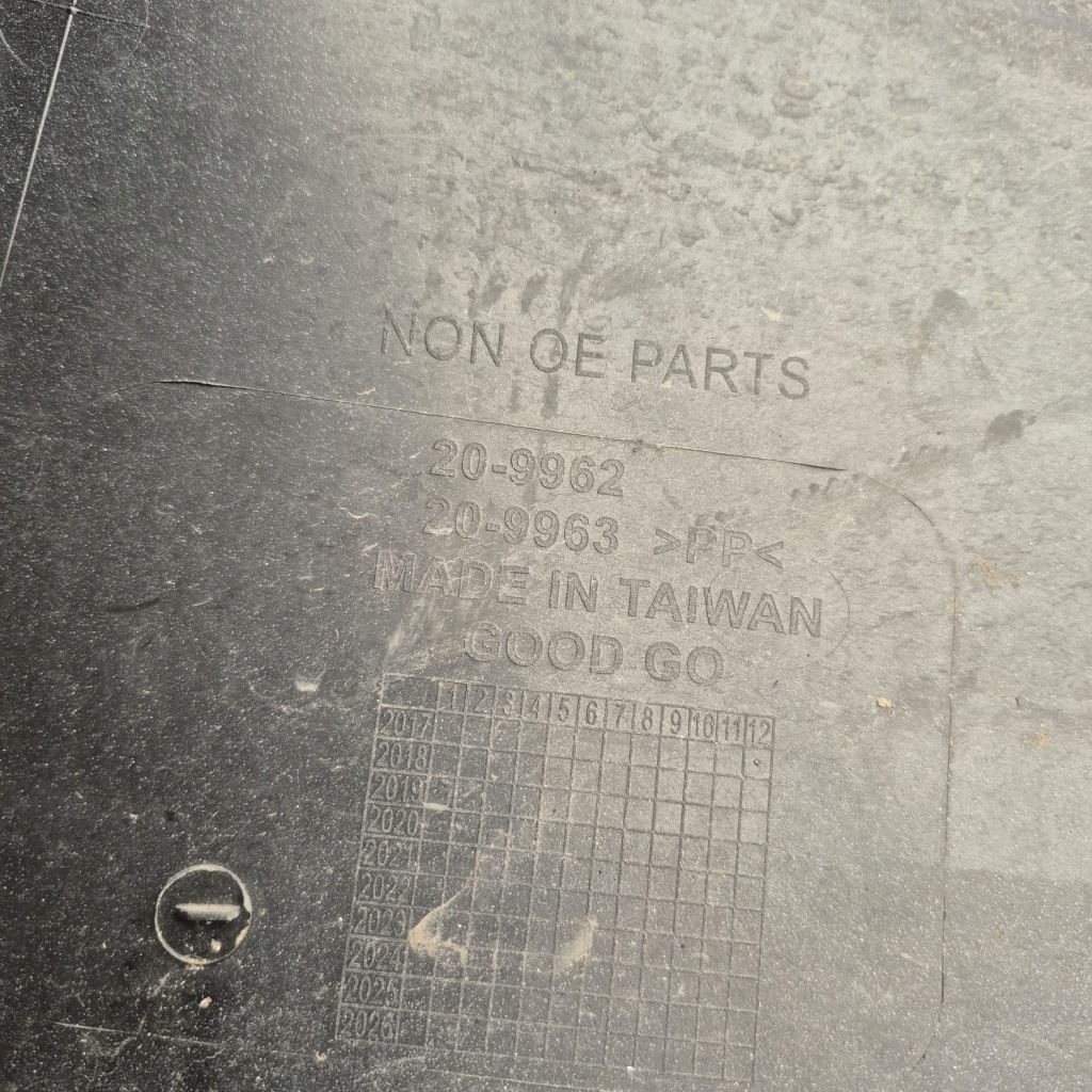 Lexus is iii рестайлинг  f-sport 17- бампер перед передний spr pdc Оригинал