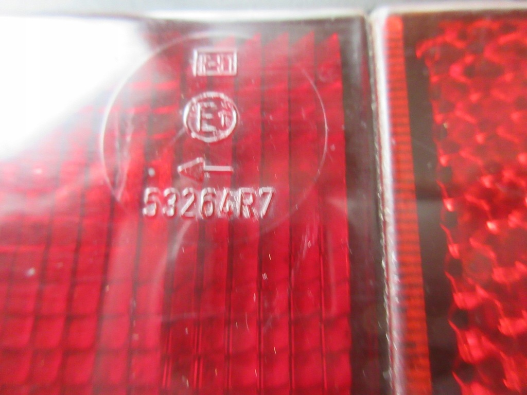 фото №13, Лампа задня ліва audi 100 c2 53264r + вкладиш
